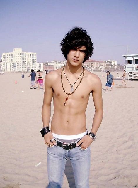 avan jogia body.